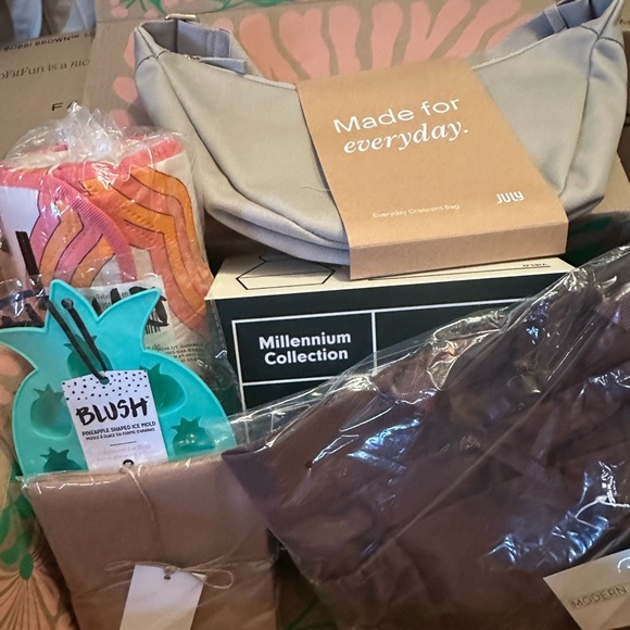 FabFitFun Box - Picture 2 of 15